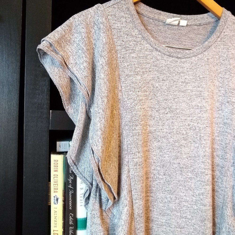 GAP Ruffle Top - Picture 9 of 10